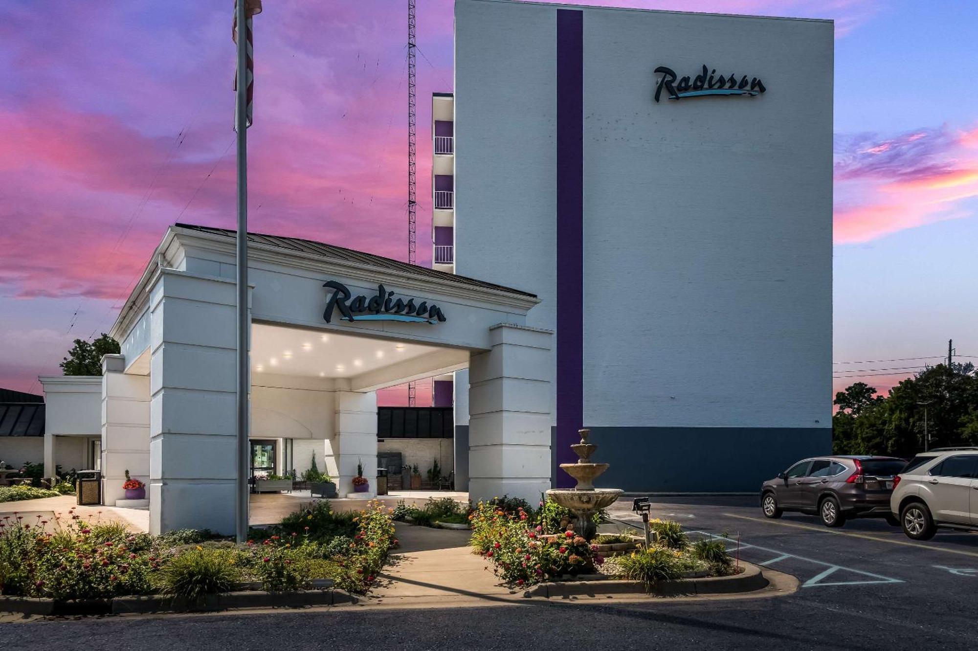 Radisson Hotel Grand Rapids Riverfront Exterior photo