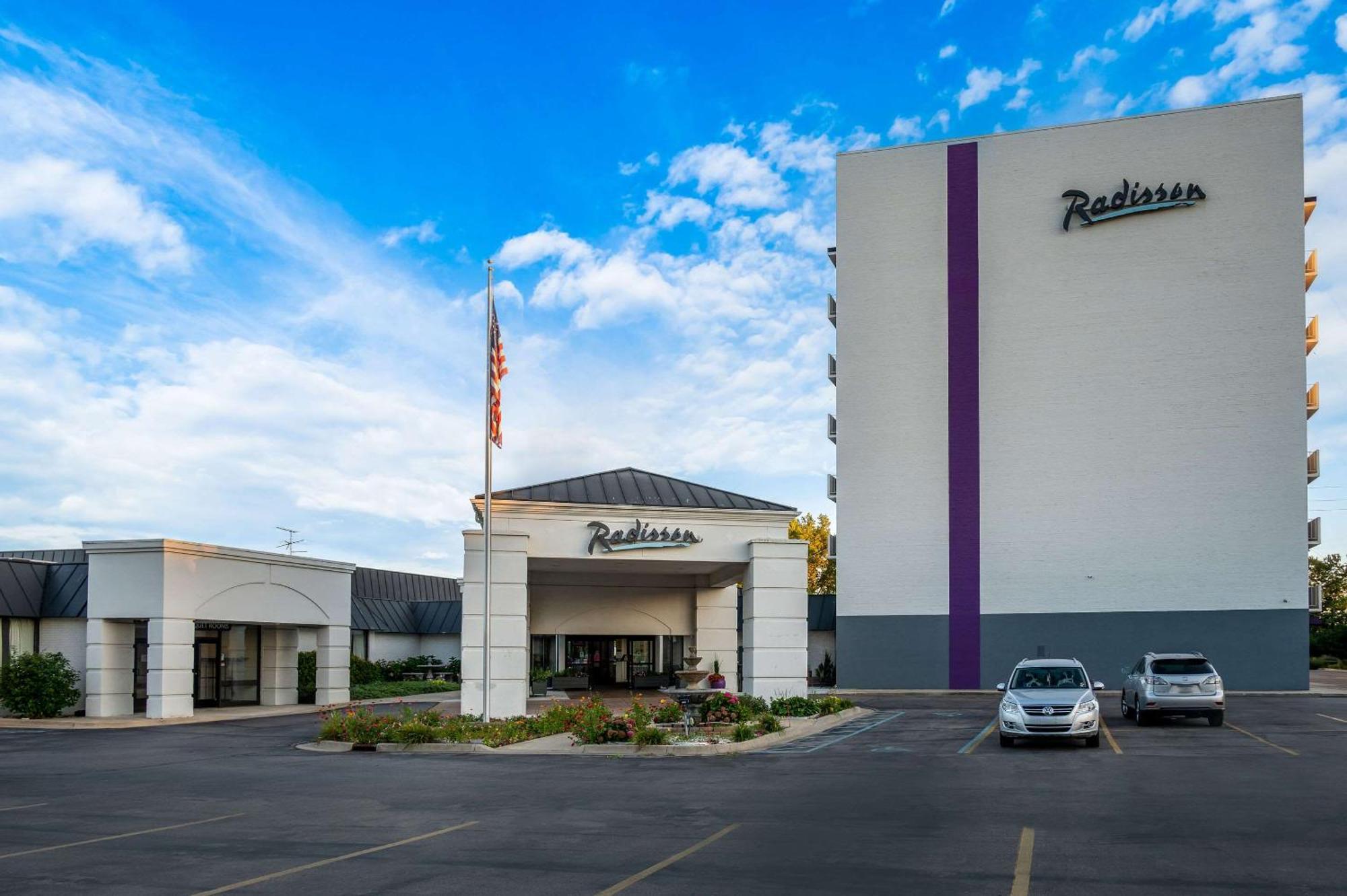 Radisson Hotel Grand Rapids Riverfront Exterior photo